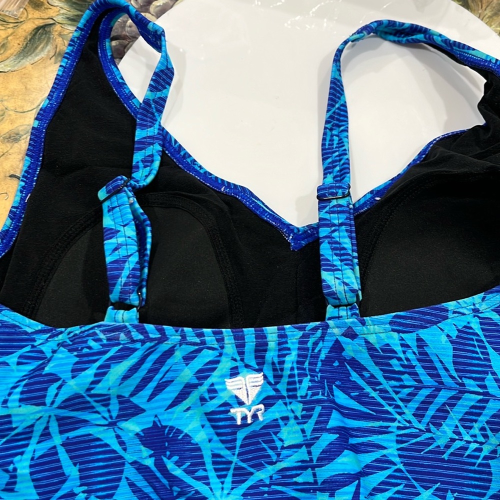 TYR SIZE 16 DURAFAST ELITE UPF50 WOMEN PERFORMANCE BRAND NEW MONACO VNECK BLUE - Picture 2 of 4
